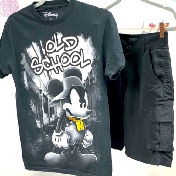 DISNEY Micky Mouse graphic shirt & free shorts Small. - Picture 1 of 4